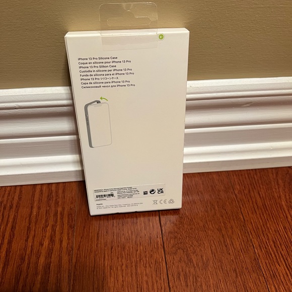 iPhone 13 Pro silicone case - Picture 3 of 3